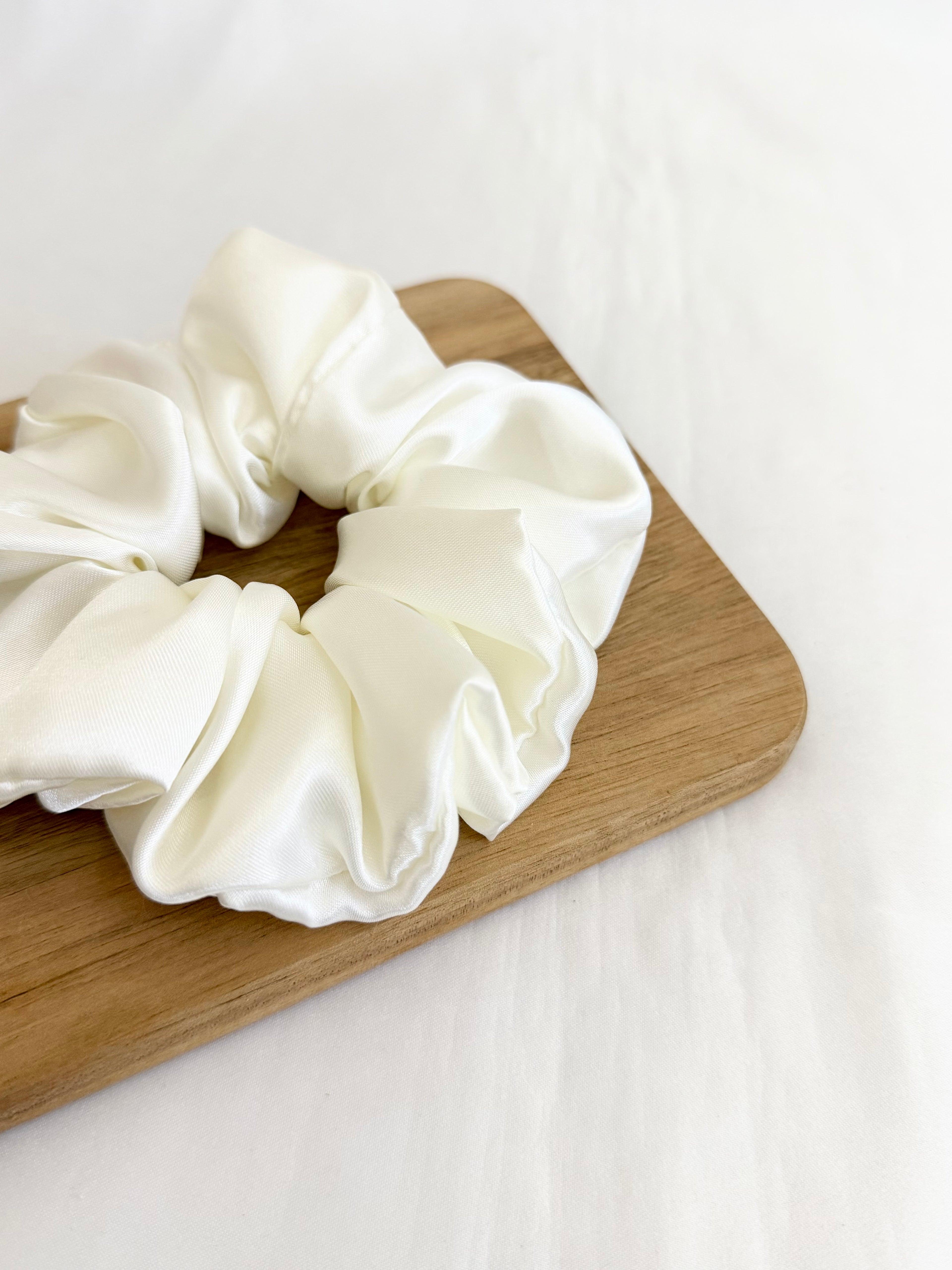 Pearl dream Satin Scrunchie