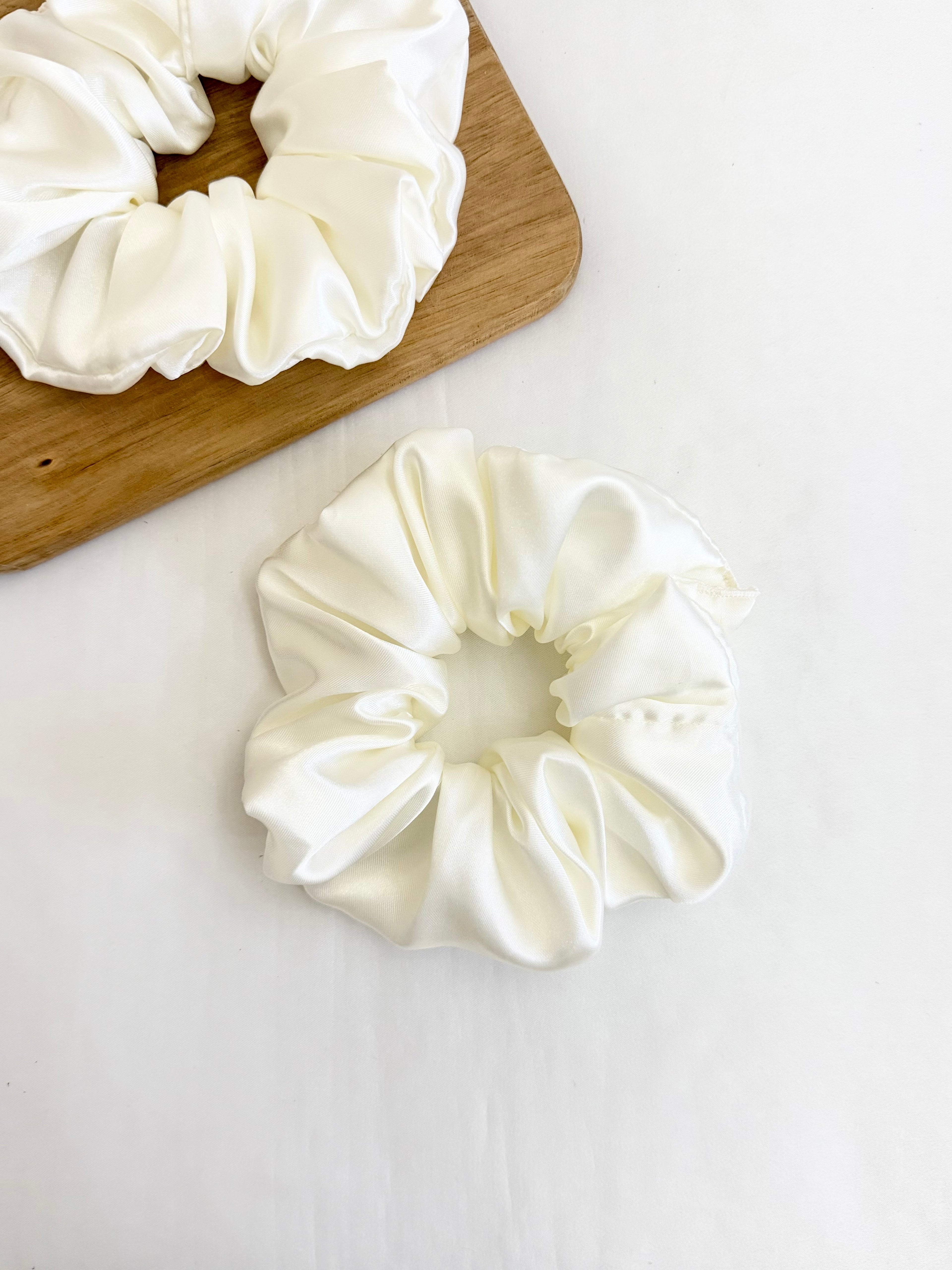 Pearl dream Satin Scrunchie