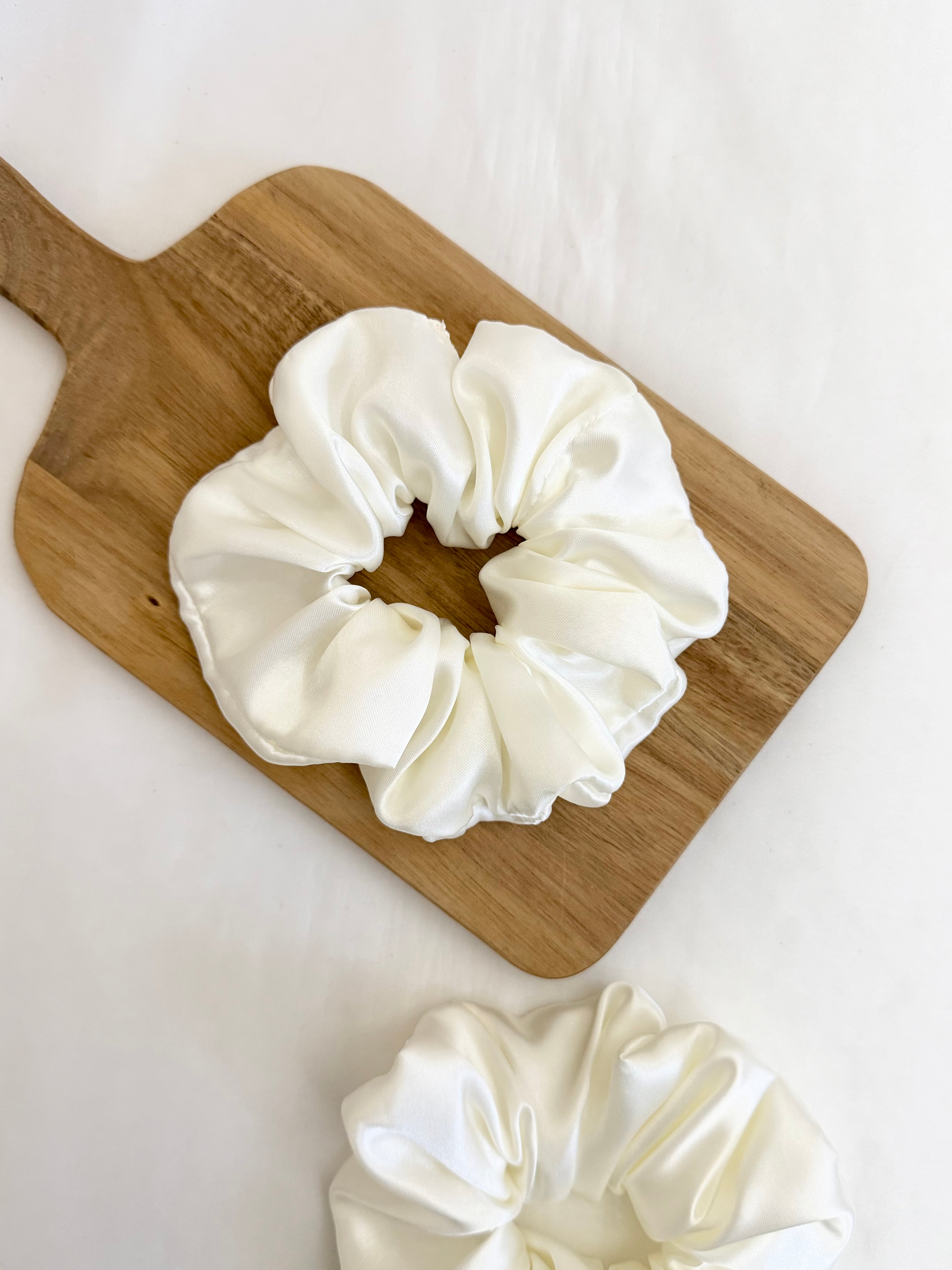 Pearl dream Satin Scrunchie